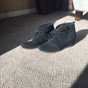 Minnetonka ankle booties great condition