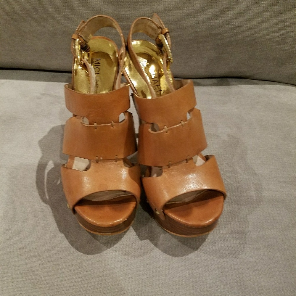 Michael kors platform heel in mint condition