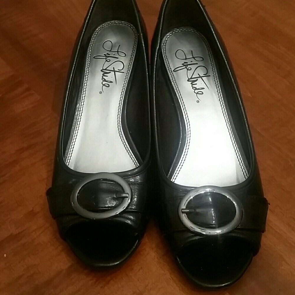 Peep toe wedge shoes