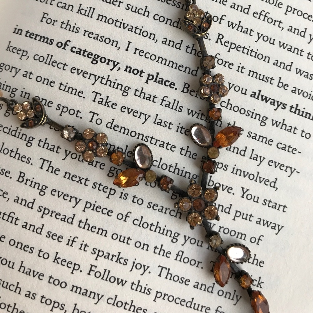 Floral stone necklace w matching earrings