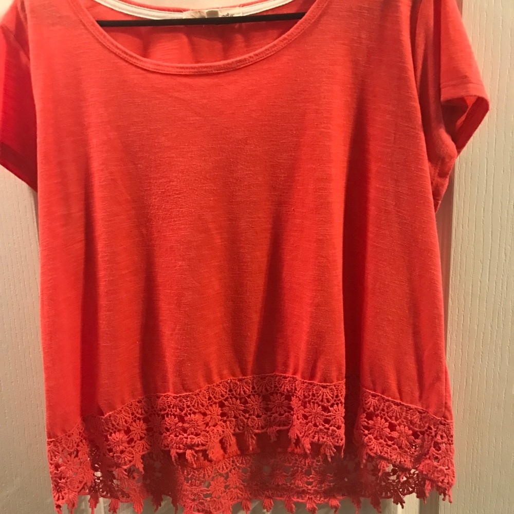 Super cute peach top!