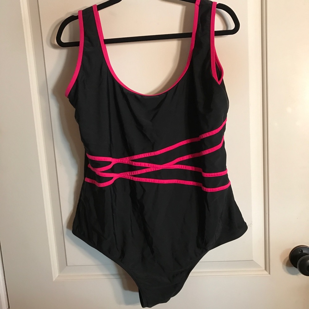NWOT Basic swimsuit
