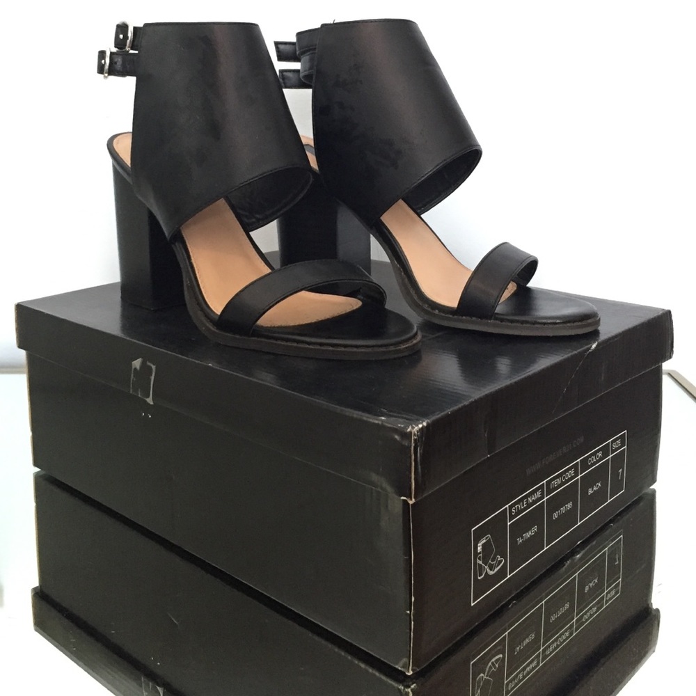 Ta-Tinker size 7 Forever 21 Heels
