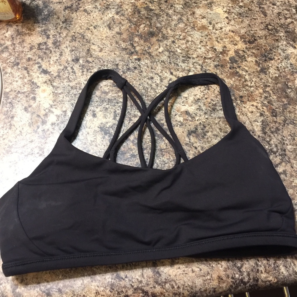 Black Lululemon sports bra