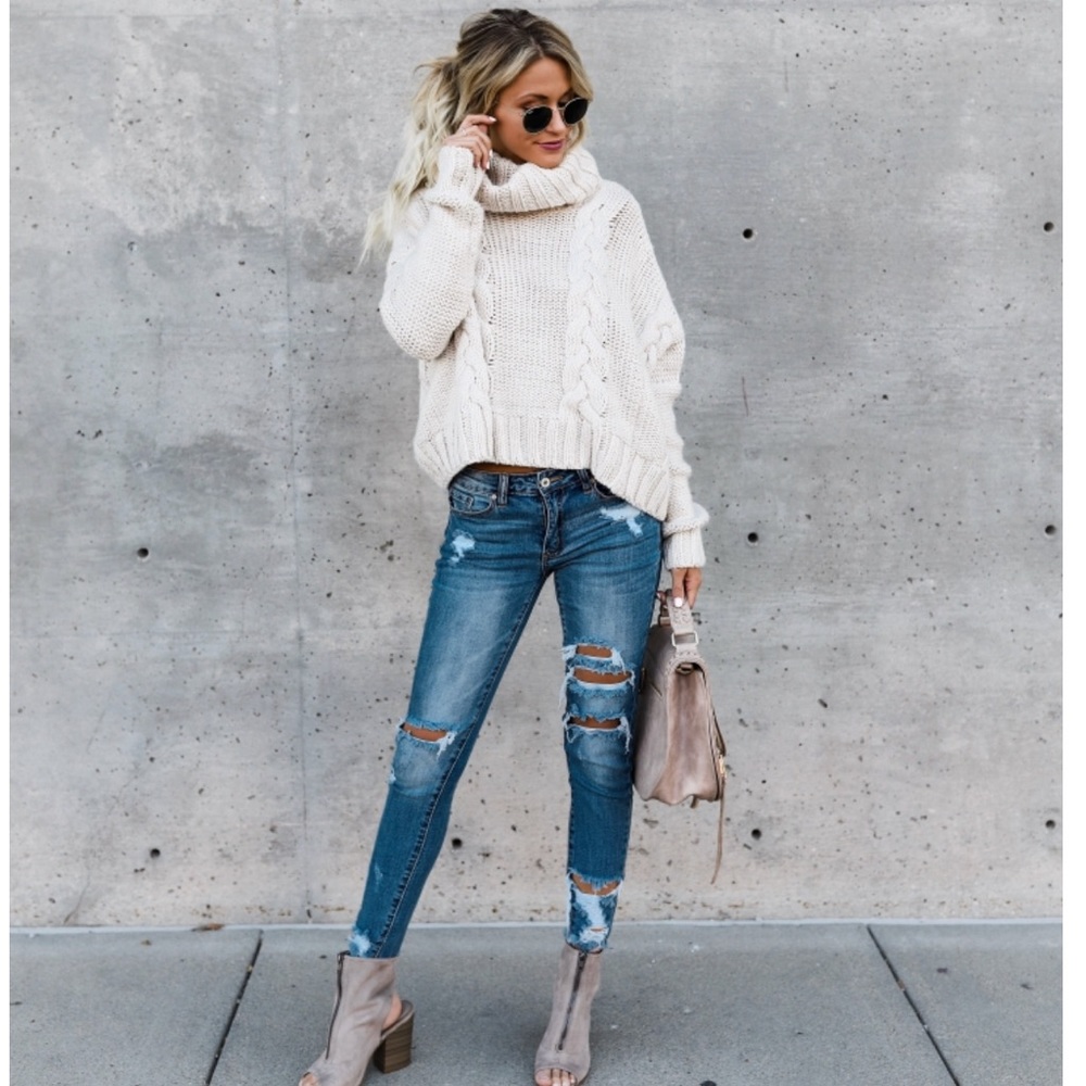 Cream Oversized Sweater 🖤