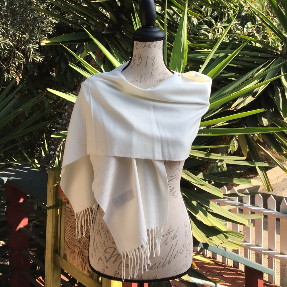 ❌SOLD❌Cashmere Scarf - Ivory - Picture 1 of 4