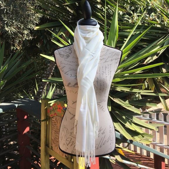 ❌SOLD❌Cashmere Scarf - Ivory - Picture 2 of 4