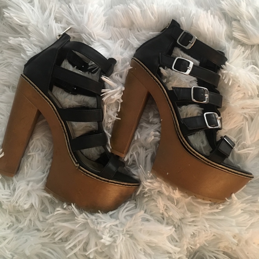 PLATFORM BUCKLED HEELS