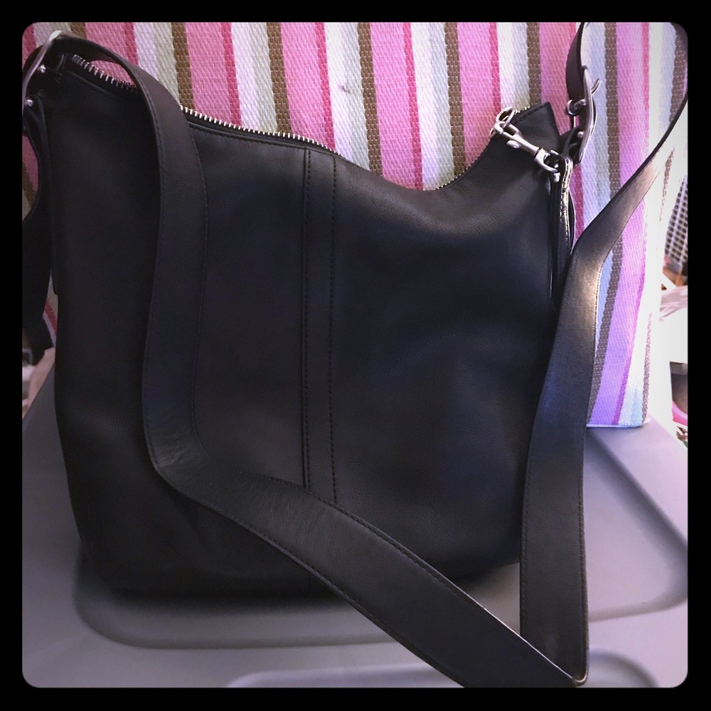 Vintage Coach Black Leather Shoulder Bag