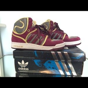 Size 7 Princess Leia high top Adidas