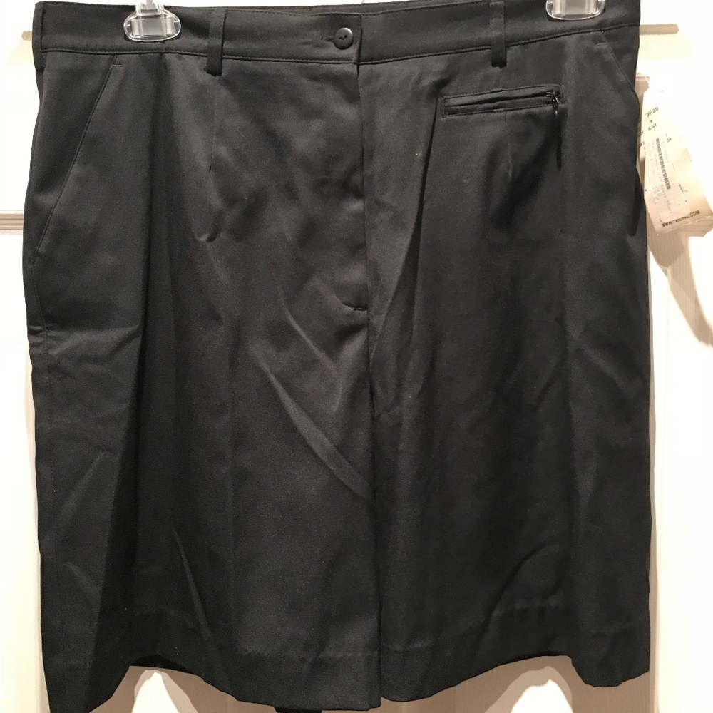 TAIL brand size 16 Black Golf Shorts w/zip pkt