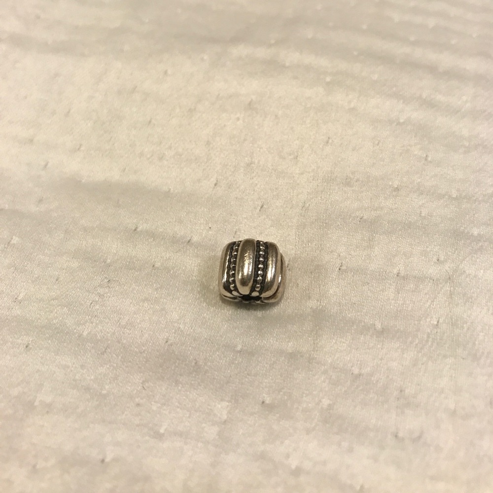 AUTHENTIC PANDORA Ribbed Clip
