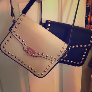 Identical shoulder bags