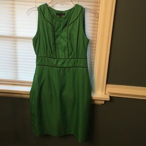 Banana Republic green shift dress with navy piping