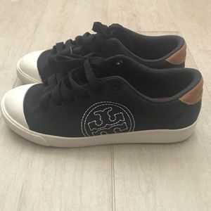 Tory Burch Wally Sneaker Canvas size 6.5