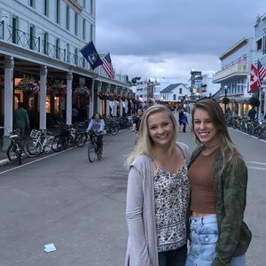 Meet your Posher, Courtney