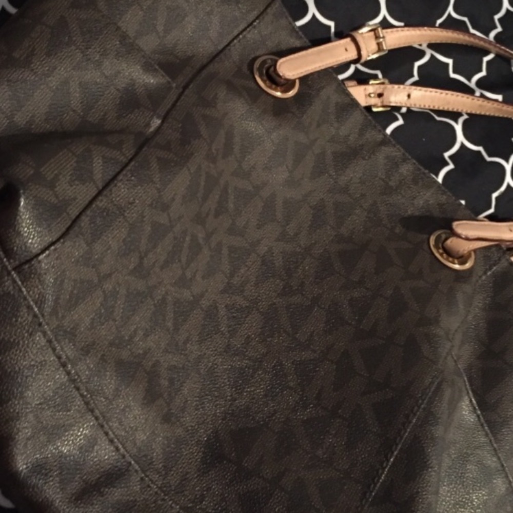 MK MICHAEL KORS offers via offer button