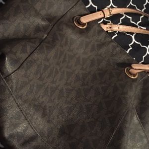 MK MICHAEL KORS offers via offer button