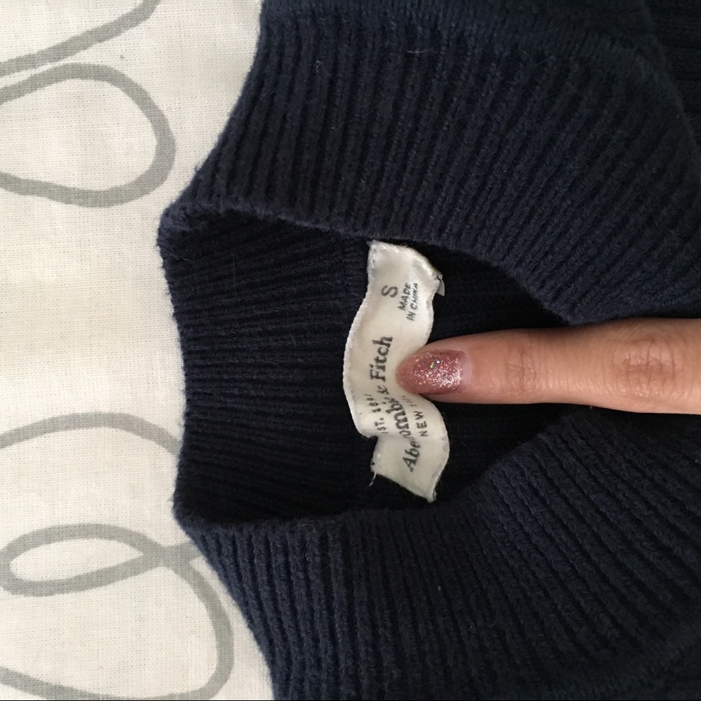 A&F crop turtle neck.