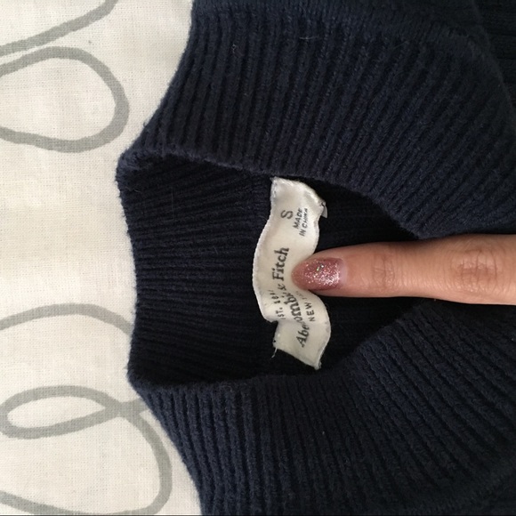 A&F crop turtle neck. - Picture 1 of 3