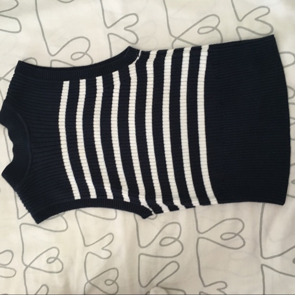 A&F crop turtle neck. - Picture 2 of 3