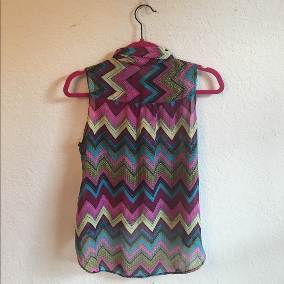 Romantic Sini zigzag Button down Blouse!! - Picture 6 of 7