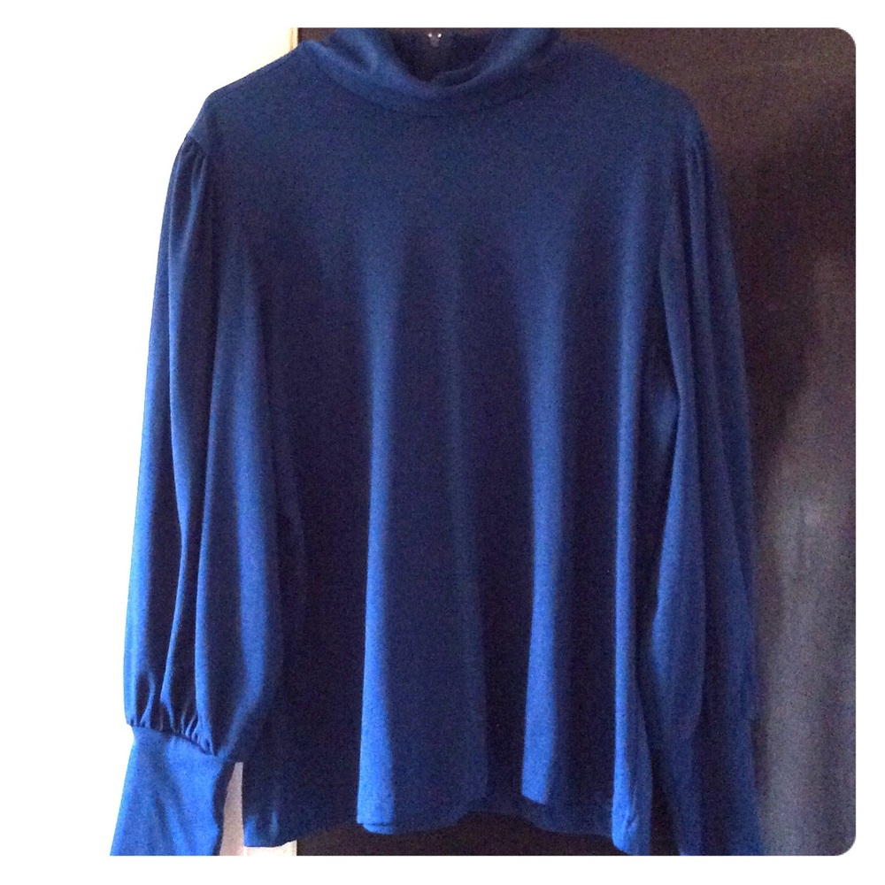 Long sleeve blue blouse