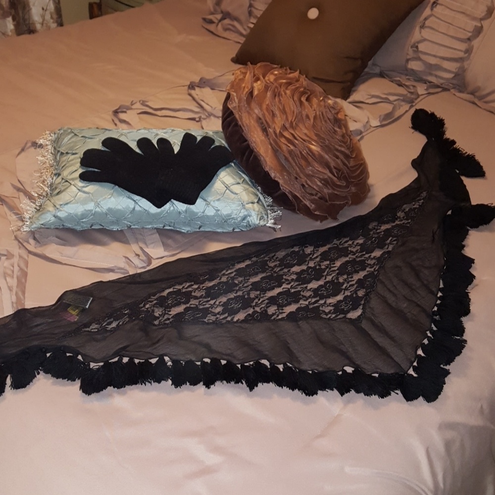Dressy shawl with gloves