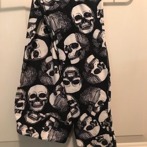 Vintage B&W LuLaRoe skull leggings!