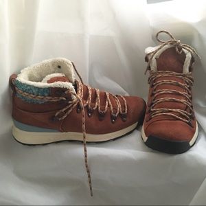 Nike ACG women's suede winter boot