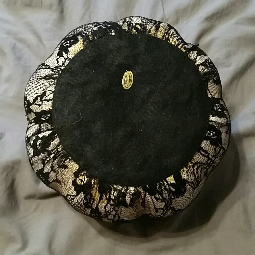 Black and white lacy Halloween pumpkin - Picture 3 of 3