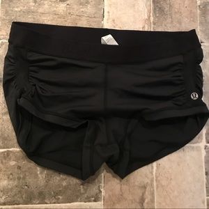 Hot hot hot yoga shorts!