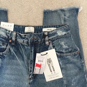 NWT! COTTON ON DISTRESSED HIGH WAISTED MOM JEANS