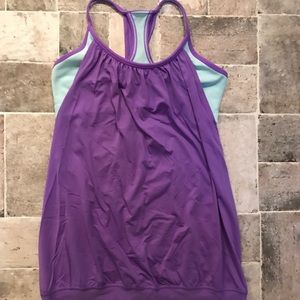 Lululemon yoga top with shelf bra