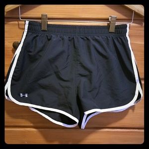 EUC Under armour black shorts medium