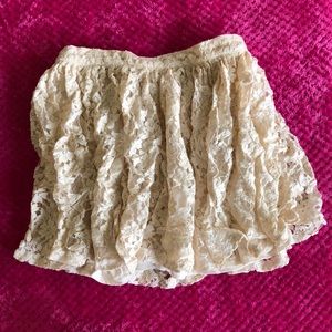 Lace high waisted short skirt