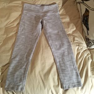 Lululemon Wunder Under Crop Light grey/white Sz 2