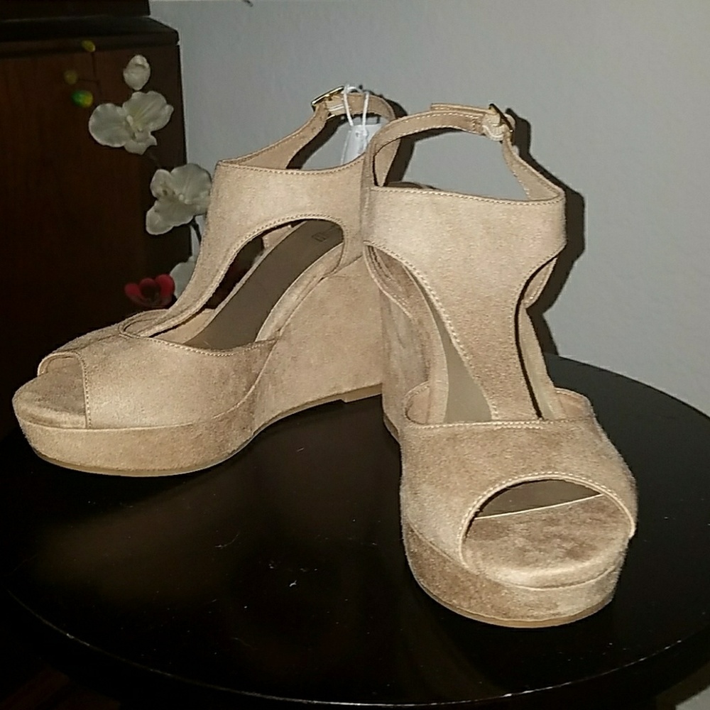 NWT Beige wedge
