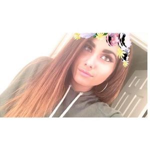 Meet your Posher, Roxana