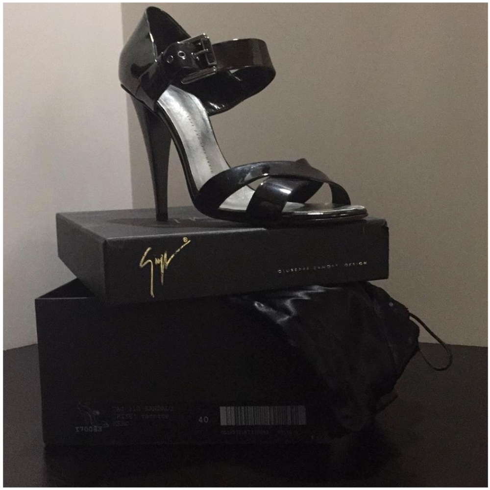 "PRICE DROPPED" Giuseppe Zanotti Sandals