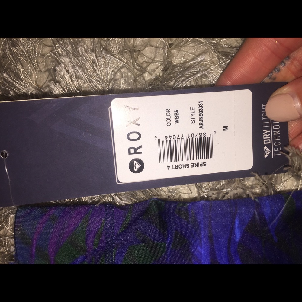 NWT Roxy compression shorts - Picture 2 of 2