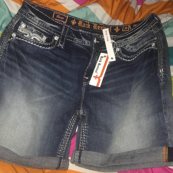 Selling Rock Revival short jeans ?