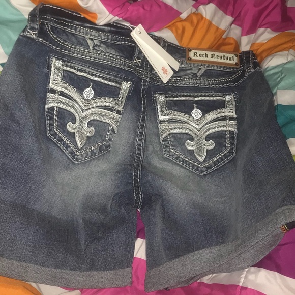 Selling Rock Revival short jeans ?
