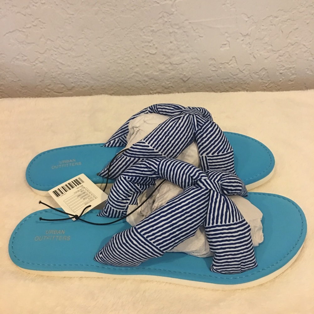 💜Urban Outfitters - puffy knotted slide. - Picture 4 of 4