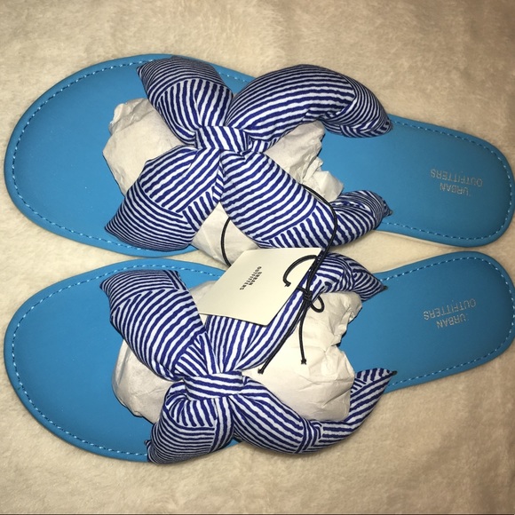 💜Urban Outfitters - puffy knotted slide. - Picture 3 of 4