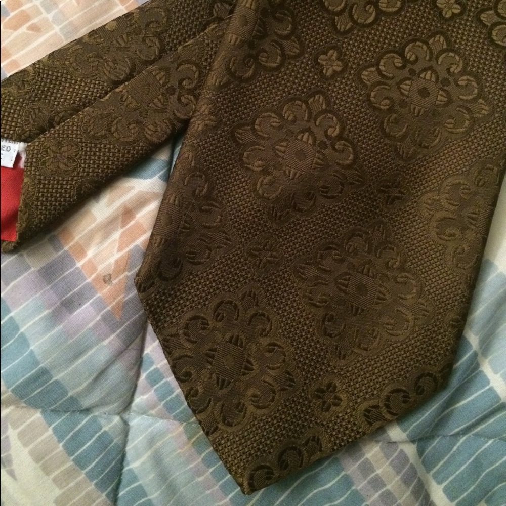 Brown patterned tie