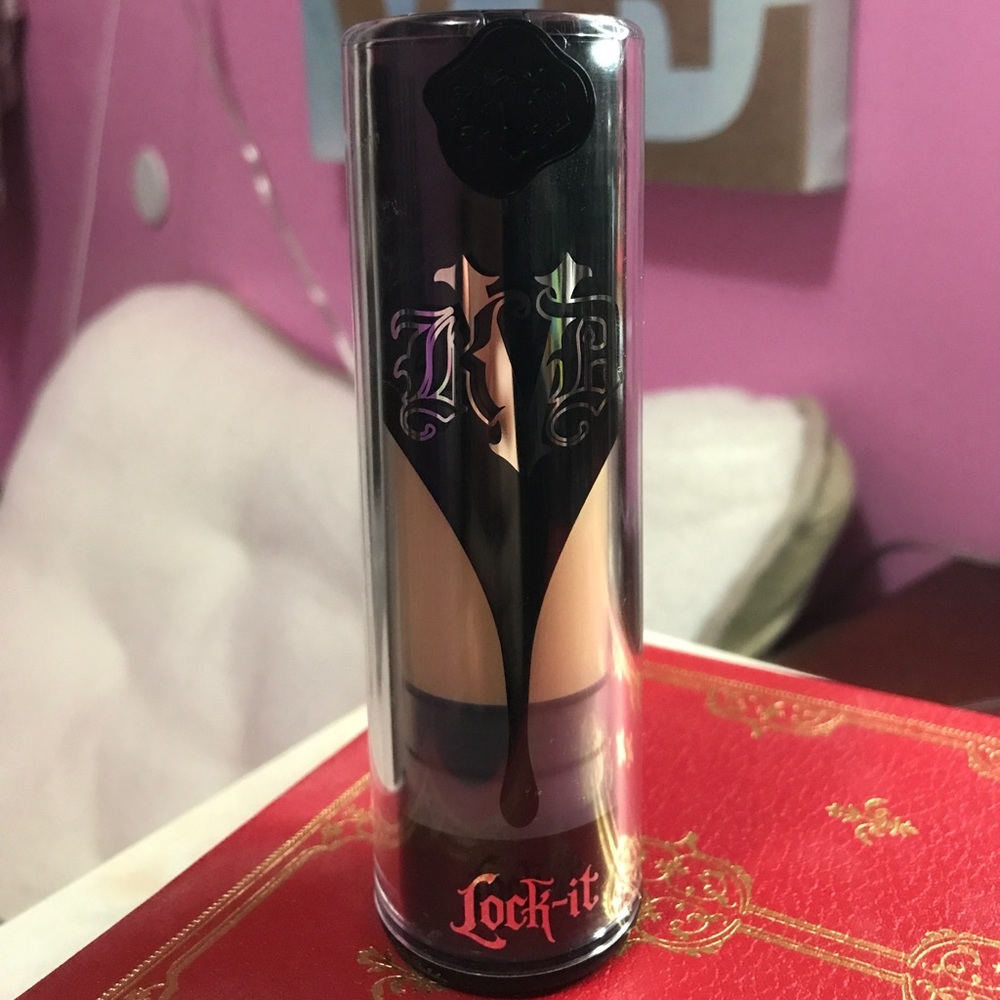 Kat Von D Lock-It Foundation Light 45 Neutral