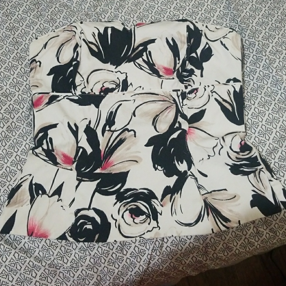 Sleeveless corset type top