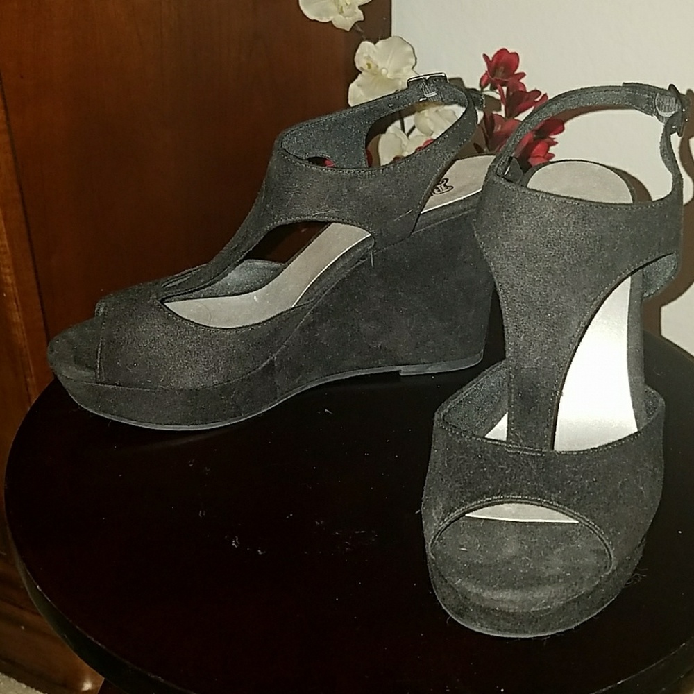 Brand New Black wedge