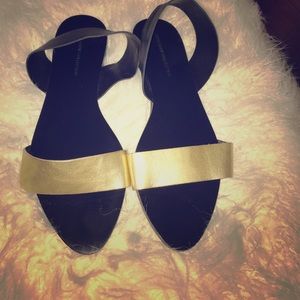 Size 37 (6 1/2) Zara flat sandal.